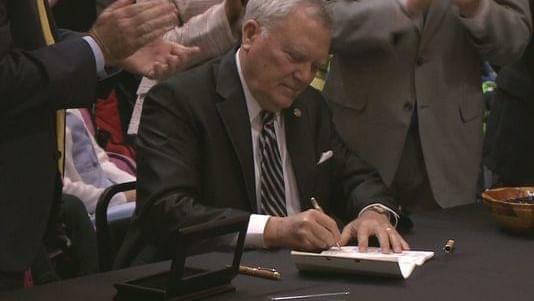 Gov. Nathan Deal signs medical marijuana bill into law