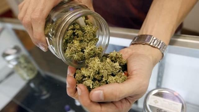 Merry marijuana: Colorado pot retailers scramble to woo holiday shoppers