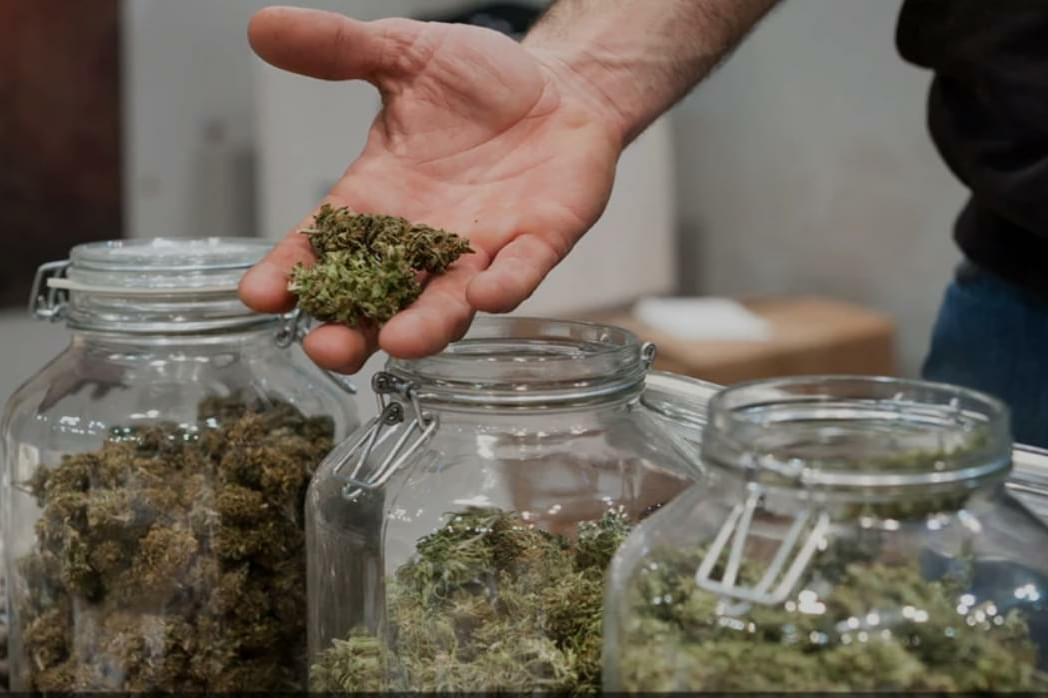 1/2 AAA gas and 2g moon rock  $80