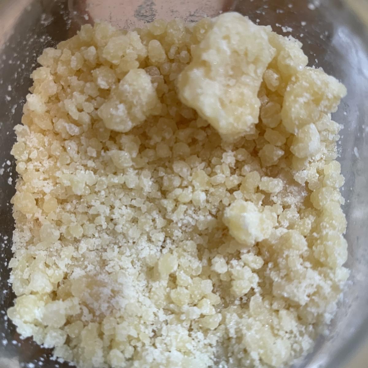 WHITE CRUMBLE